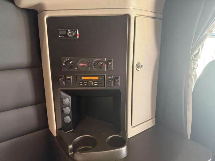 2027 Peterbilt 589-51