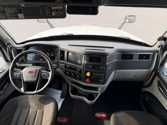 2023 Peterbilt 579-10