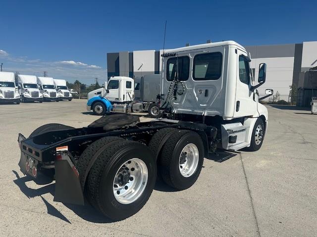 2023 Freightliner Cascadia-13