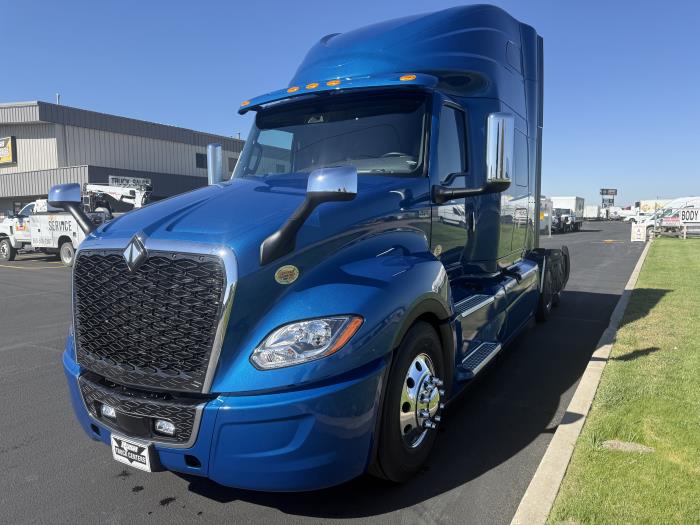 2027 International LT625-1