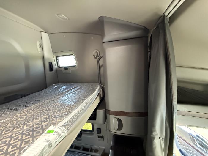 2027 International LT625-28