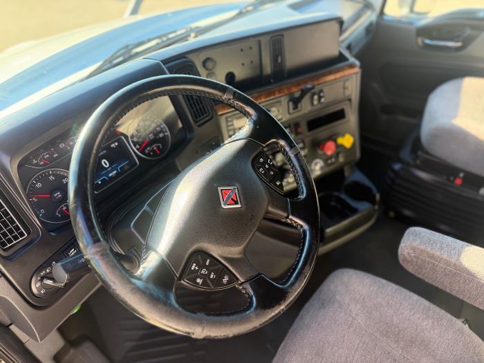 2022 International LT625-17