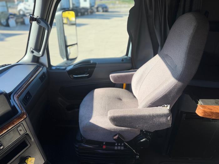2022 International LT625-18