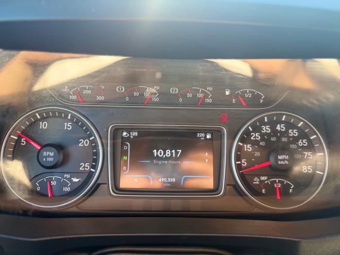 2022 International LT625-28