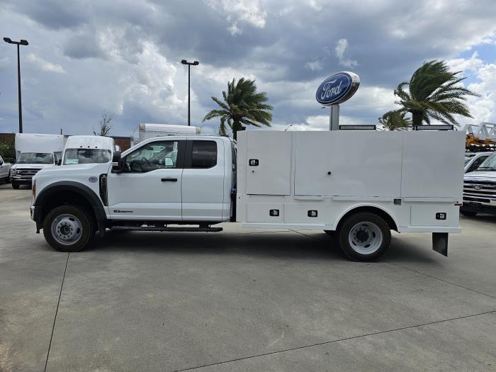 2026 Ford F-550-8