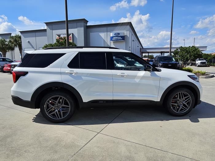 2026 Ford Explorer-4