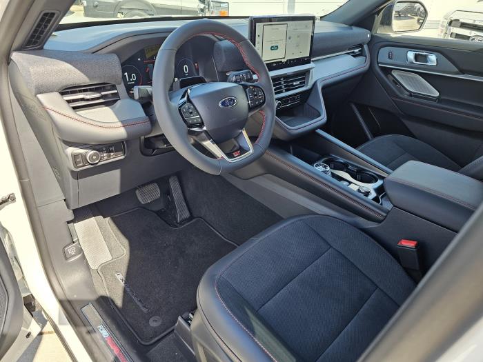 2026 Ford Explorer-10