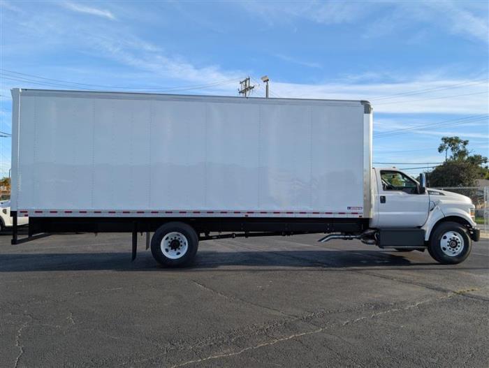 2027 Ford F-750-2