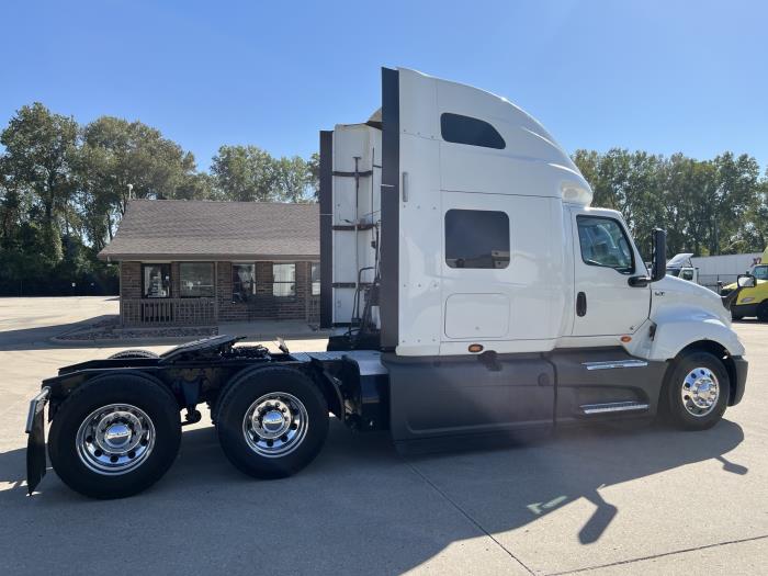 2022 International LT625-8