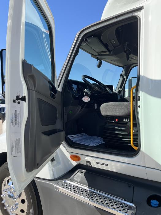 2022 International LT625-12