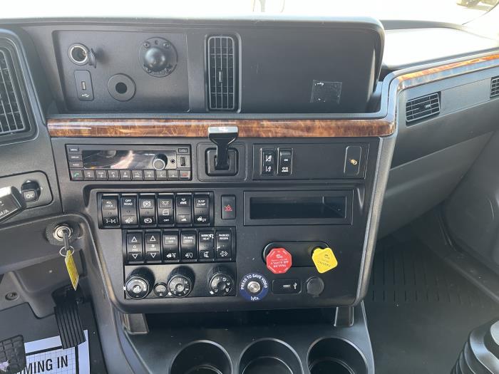 2022 International LT625-16