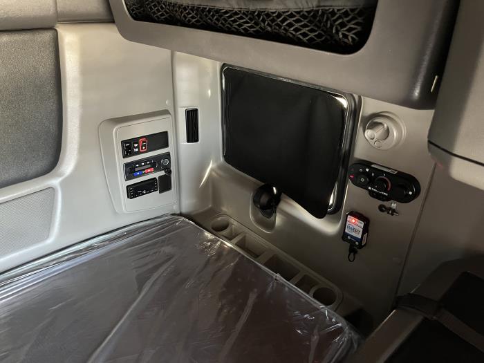 2022 International LT625-17