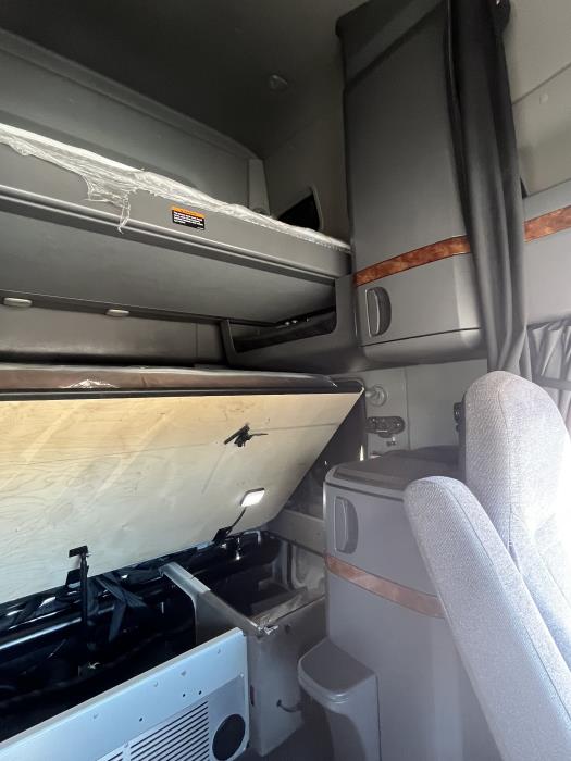 2022 International LT625-19