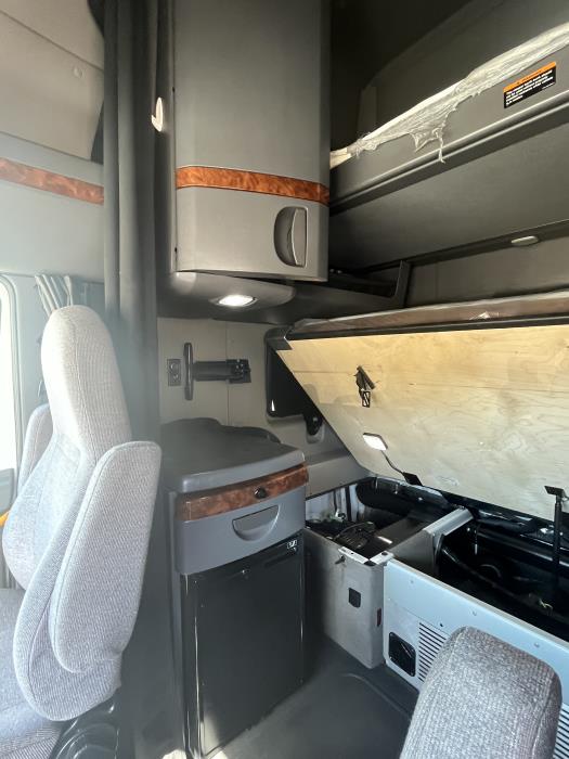 2022 International LT625-20