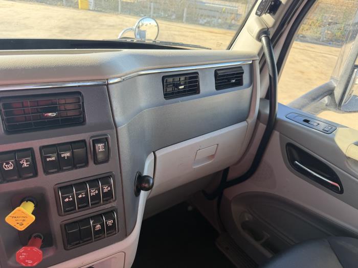 2021 Peterbilt 567-27