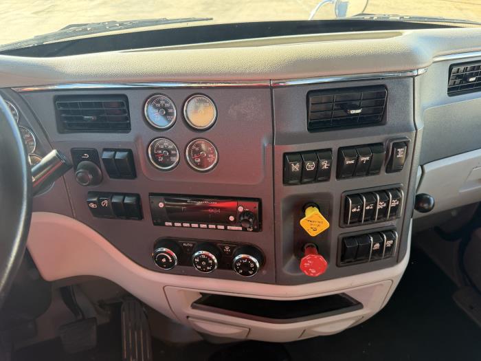 2021 Peterbilt 567-28