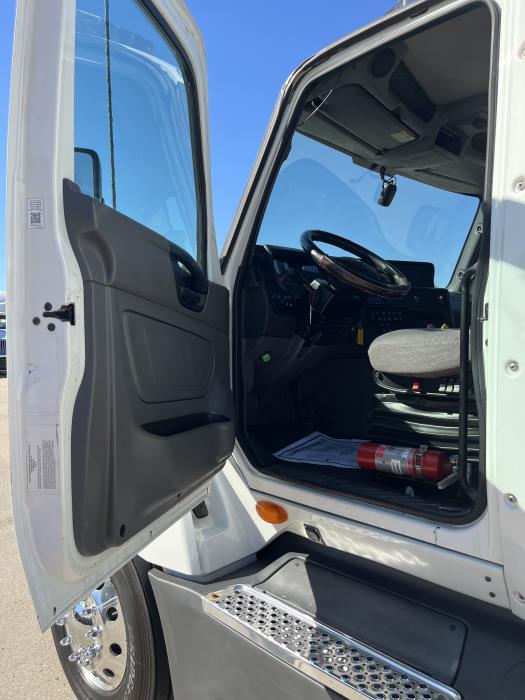 2021 International LT625-10