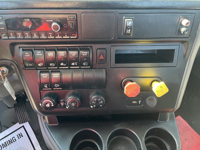 2021 International LT625-14