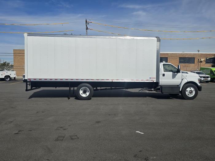 2027 Ford F-750-8