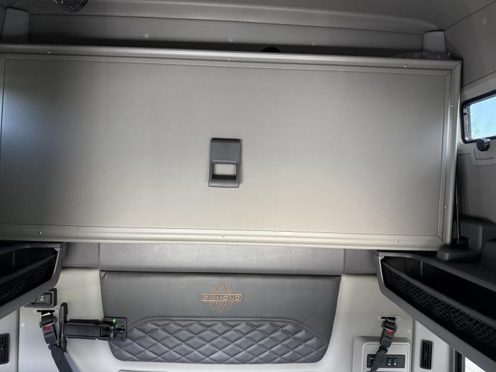 2027 International LT625-8