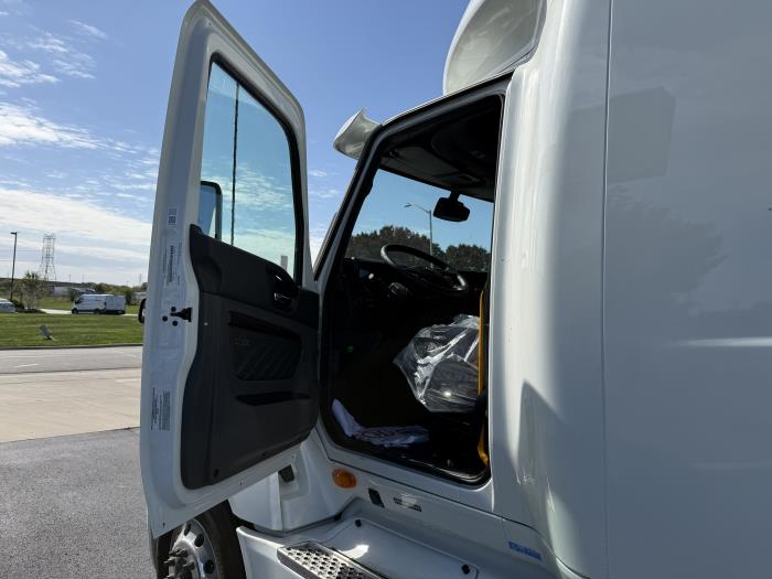 2027 International LT625-6