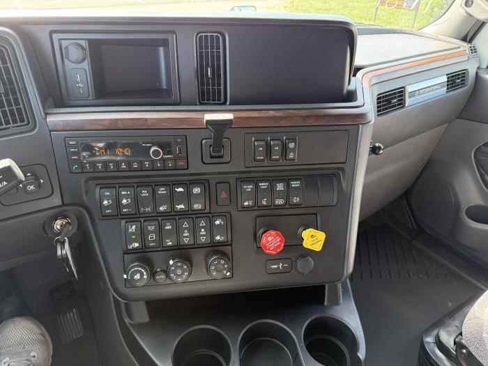 2027 International LT625-8