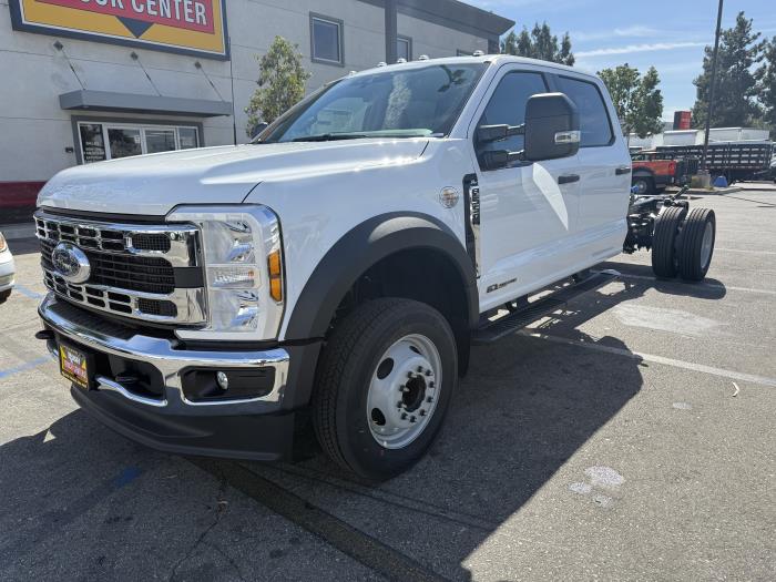 2027 Ford F-550 — photo 2
