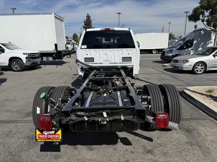 2027 Ford F-550 — photo 4
