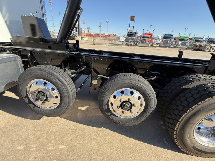 2027 Peterbilt 548-33