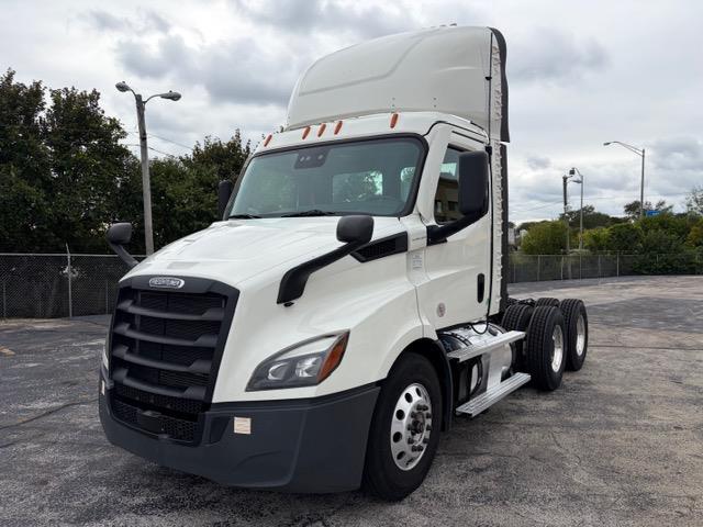 2022 Freightliner Cascadia-0