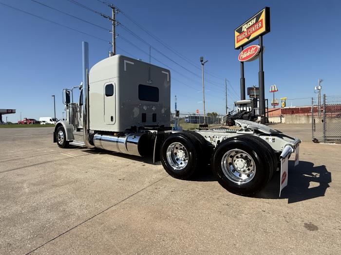 2027 Peterbilt 589-12