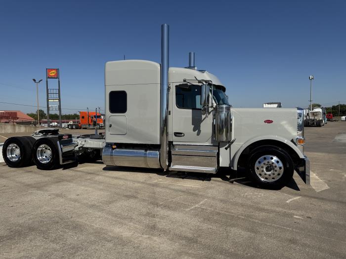 2027 Peterbilt 589-23