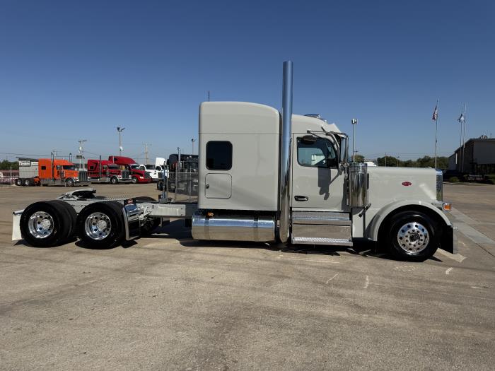 2027 Peterbilt 589-25