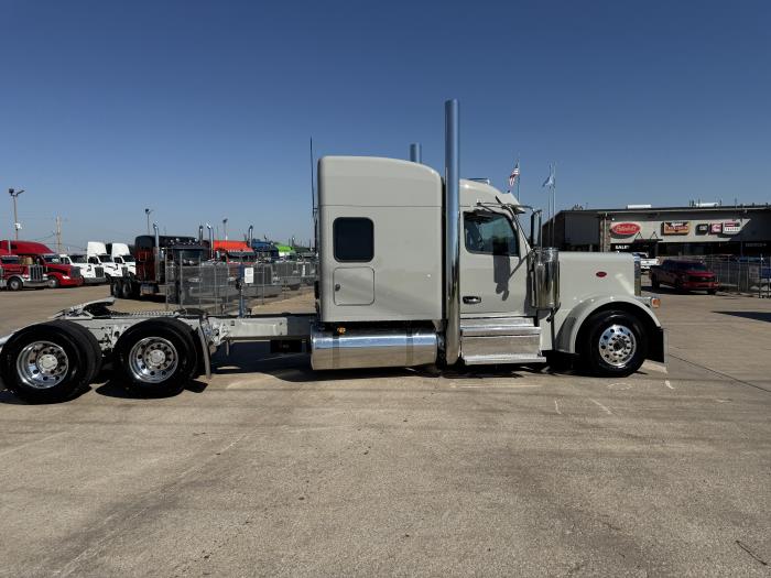 2027 Peterbilt 589-26