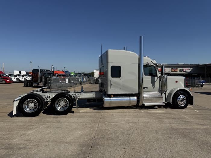2027 Peterbilt 589-27