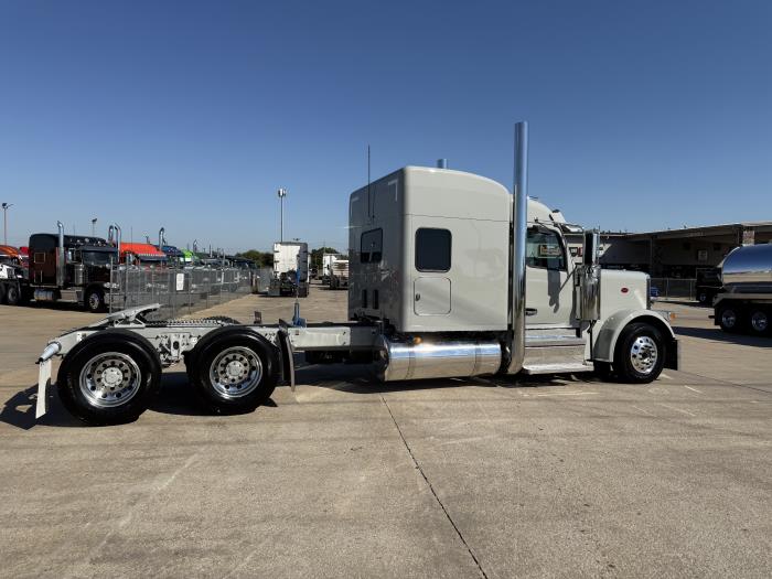 2027 Peterbilt 589-28