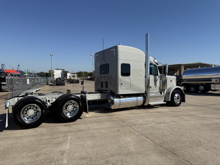 2027 Peterbilt 589-29