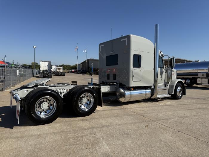 2027 Peterbilt 589-30