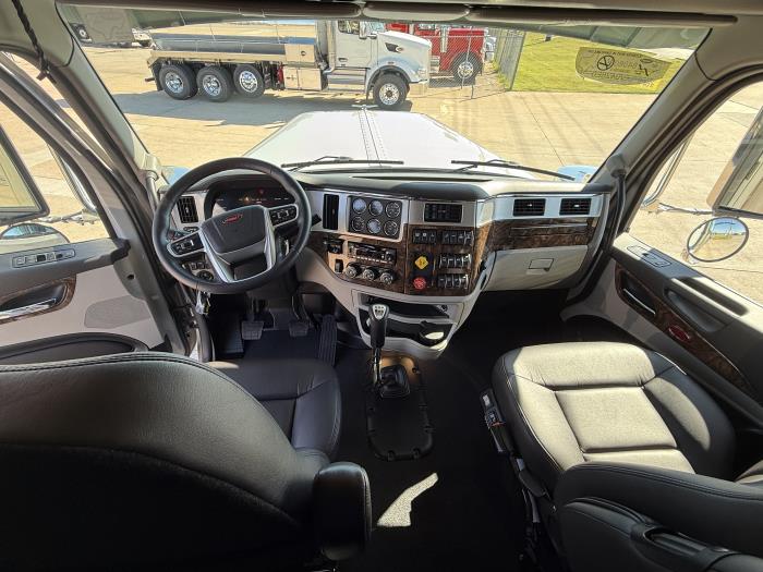 2027 Peterbilt 589-41