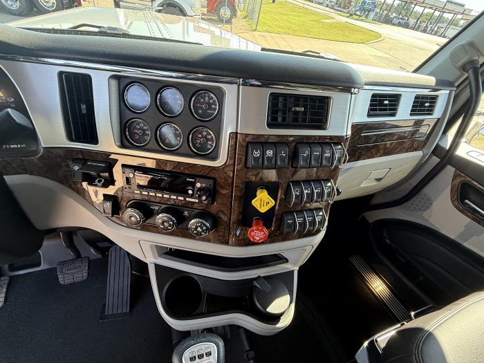 2027 Peterbilt 589-43