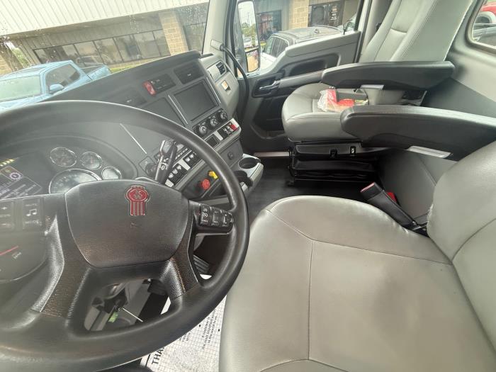 2021 Kenworth T880-11