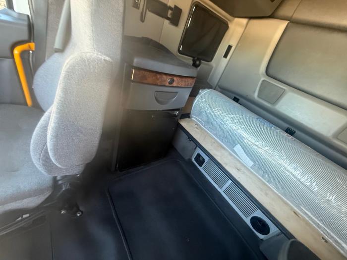 2022 International LT625-8