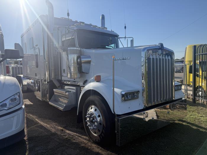 2024 Kenworth W900B-2