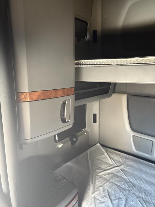 2022 International LT625-2