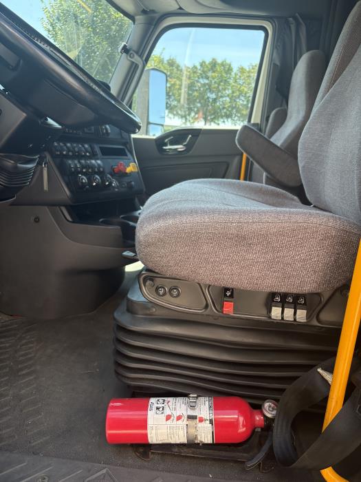 2022 International LT625-5