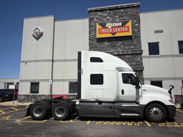 2022 International LT625-8