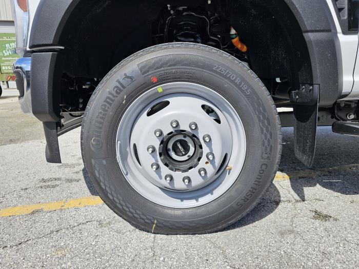 2027 Ford F-550-13
