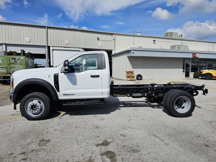 2027 Ford F-550-8