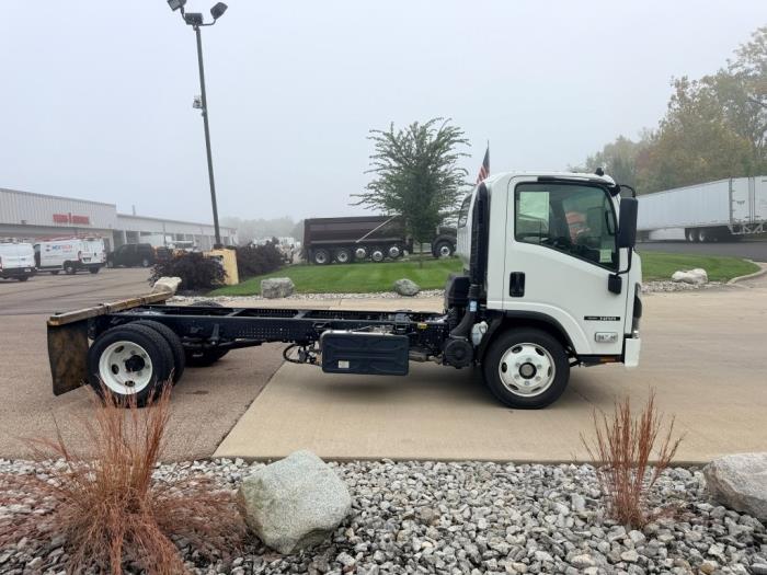 2025 Isuzu NRR — photo 4