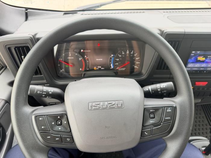 2025 Isuzu NRR-10